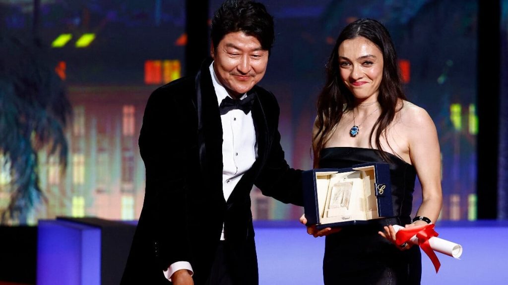 Kendisi bile inanamadı: Merve Dizdar Cannes Film Festivali’nde en iyi kadın oyuncu ödülünü aldı 1.Resim